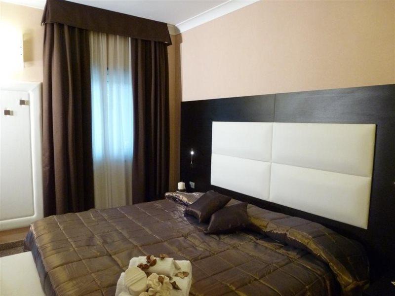 Eh Rome Airport Euro House Hotels Фиумичино Екстериор снимка