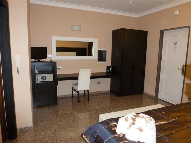 Eh Rome Airport Euro House Hotels Фиумичино Екстериор снимка