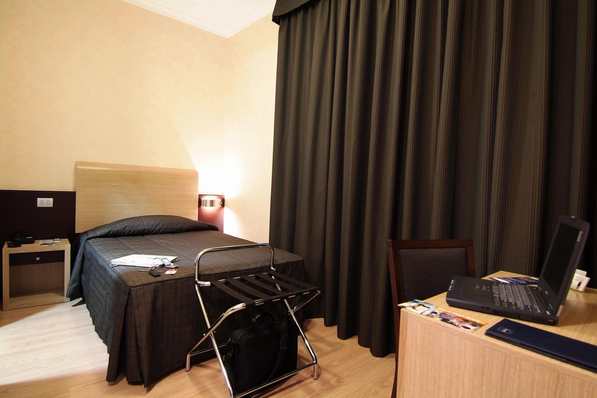 Eh Rome Airport Euro House Hotels Фиумичино Екстериор снимка