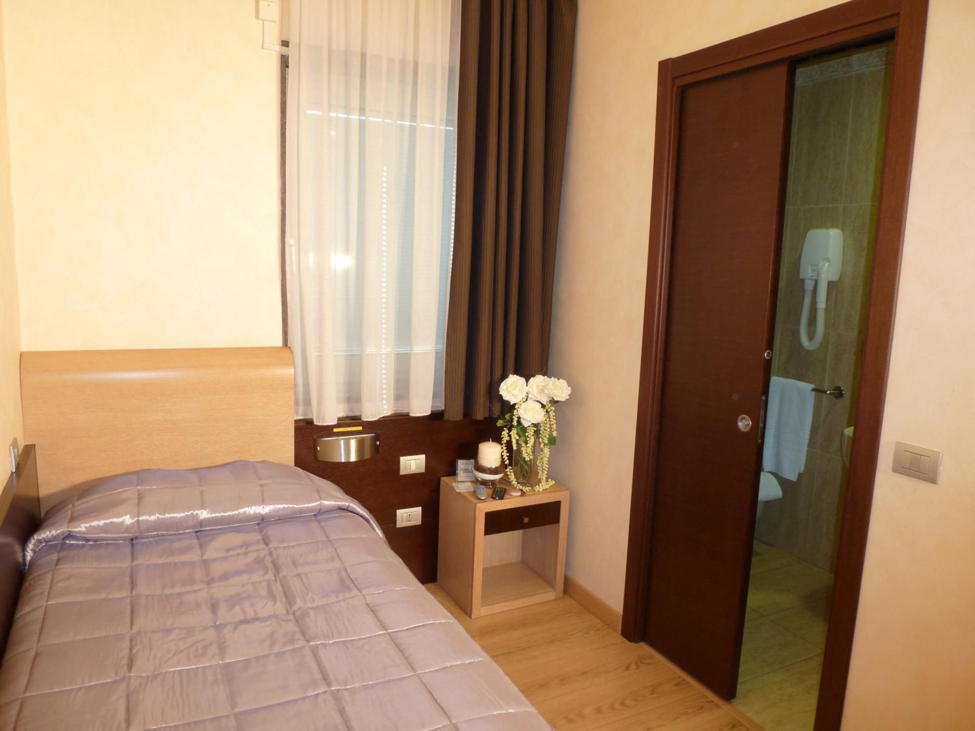 Eh Rome Airport Euro House Hotels Фиумичино Екстериор снимка