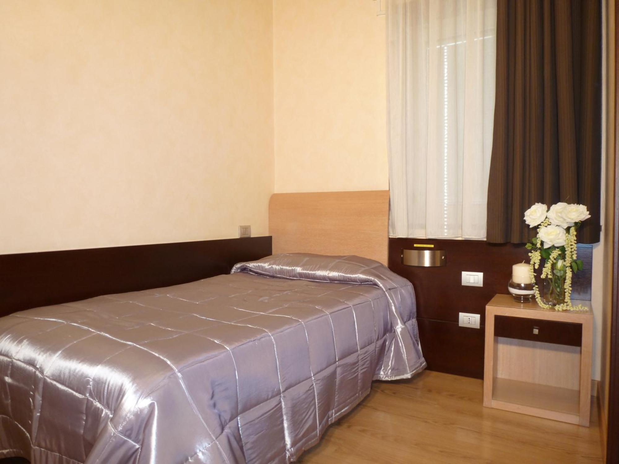 Eh Rome Airport Euro House Hotels Фиумичино Екстериор снимка