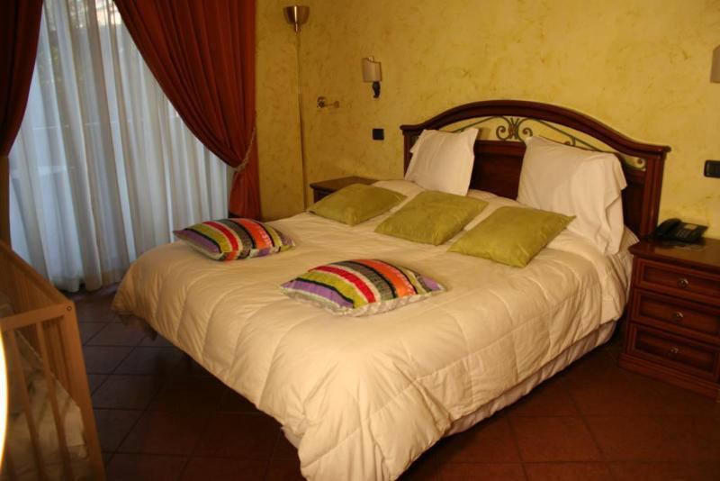 Eh Rome Airport Euro House Hotels Фиумичино Екстериор снимка