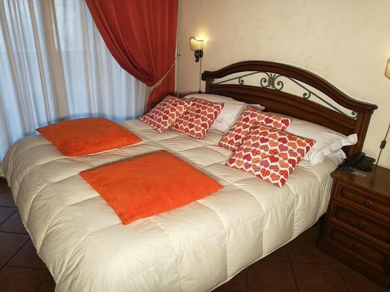 Eh Rome Airport Euro House Hotels Фиумичино Екстериор снимка