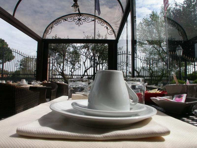 Eh Rome Airport Euro House Hotels Фиумичино Екстериор снимка